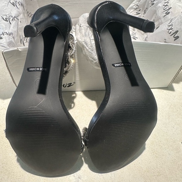 Mixx Shuz Black Open Toe with Embellished Rhinestone Chain Size 6.5 Bling - Picture 5 of 8